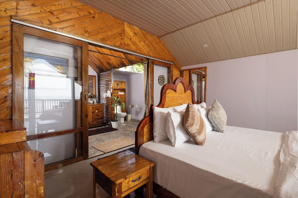 HUT, SEA VIEW