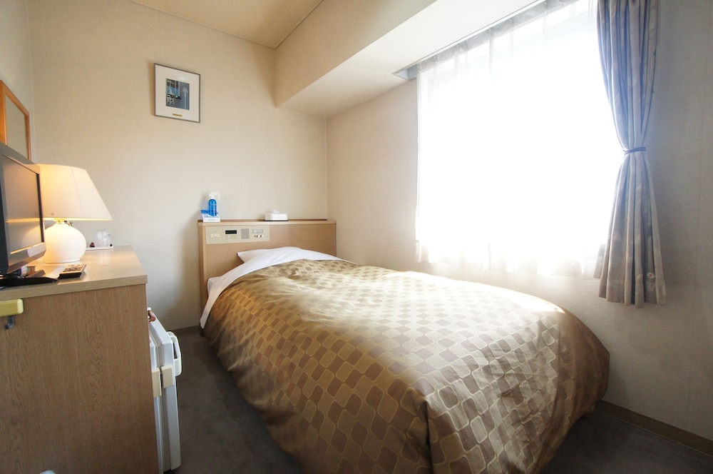 ROOM, SINGLE, SMOKING