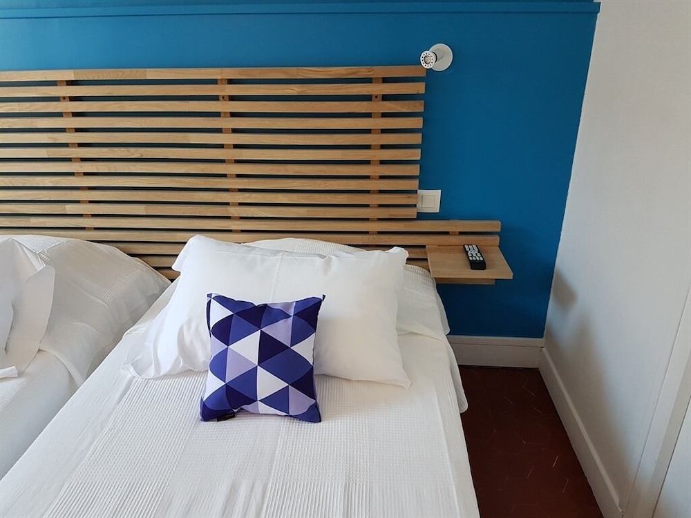 FAMILY, DOUBLE OR TWIN BED, PRIVATE BATHROOM