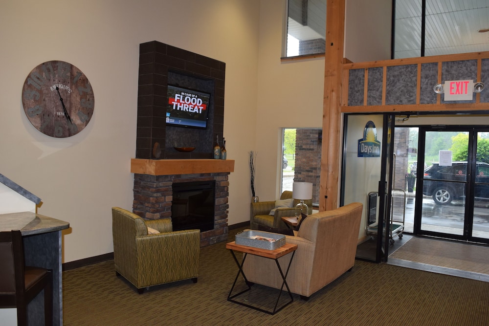 Days Inn By Wyndham Cadillac 24/39