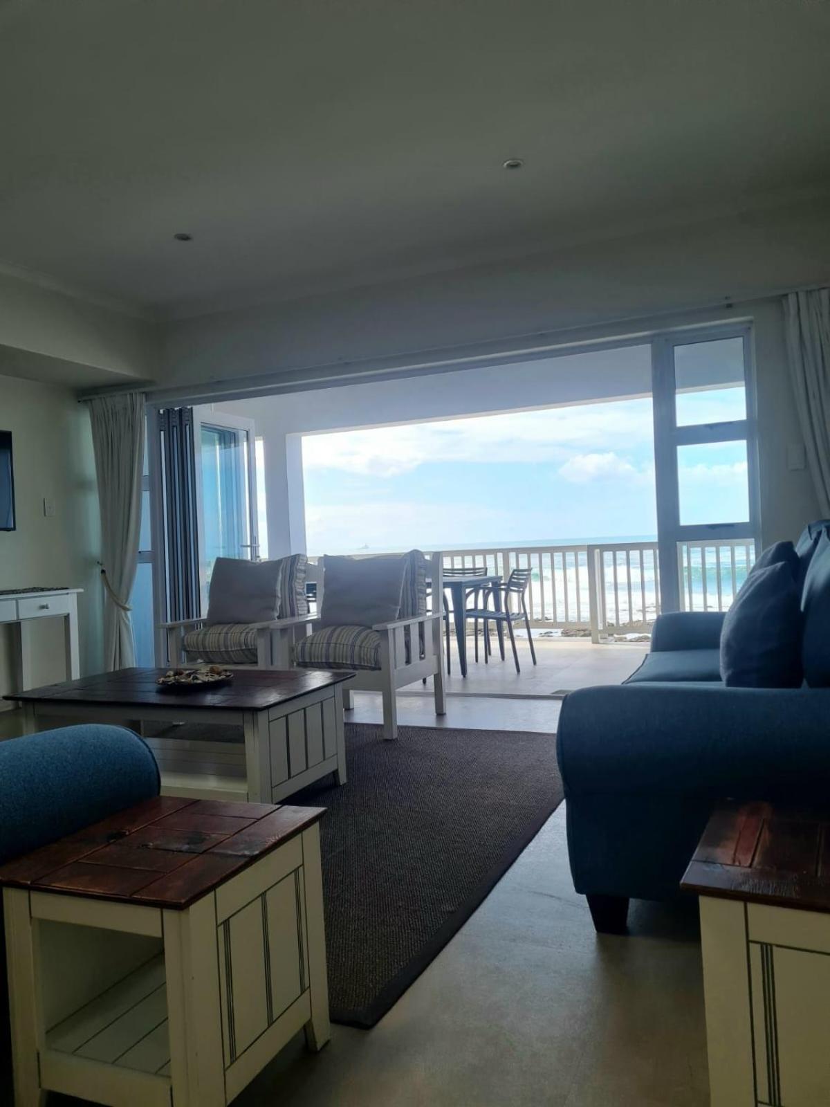 Point Village Hotel 56/76