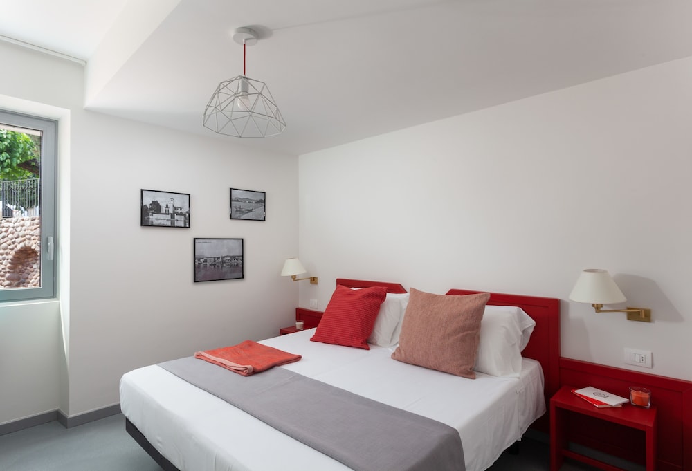 2 BEDROOMS, APARTMENT, LAKE VIEW
