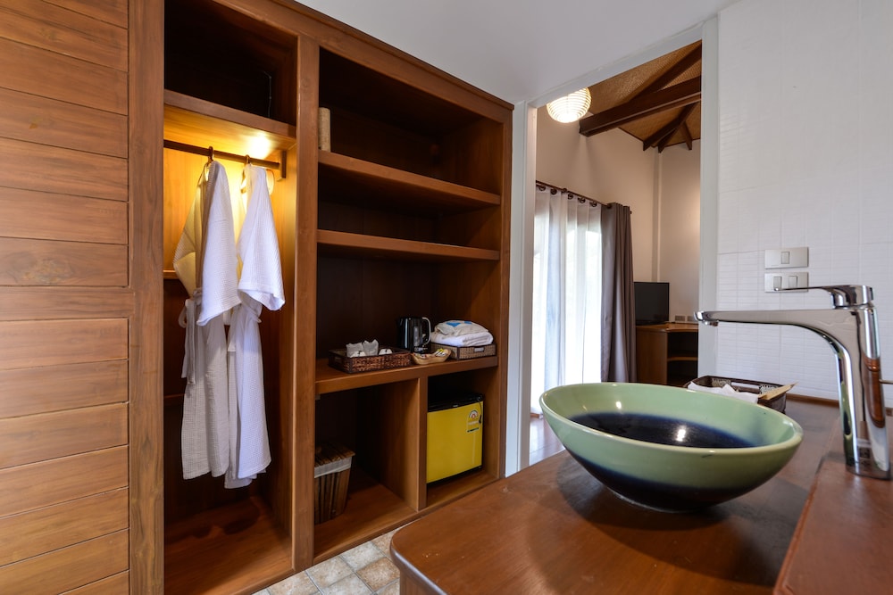 Pingchan Beachfront Resort 46/50
