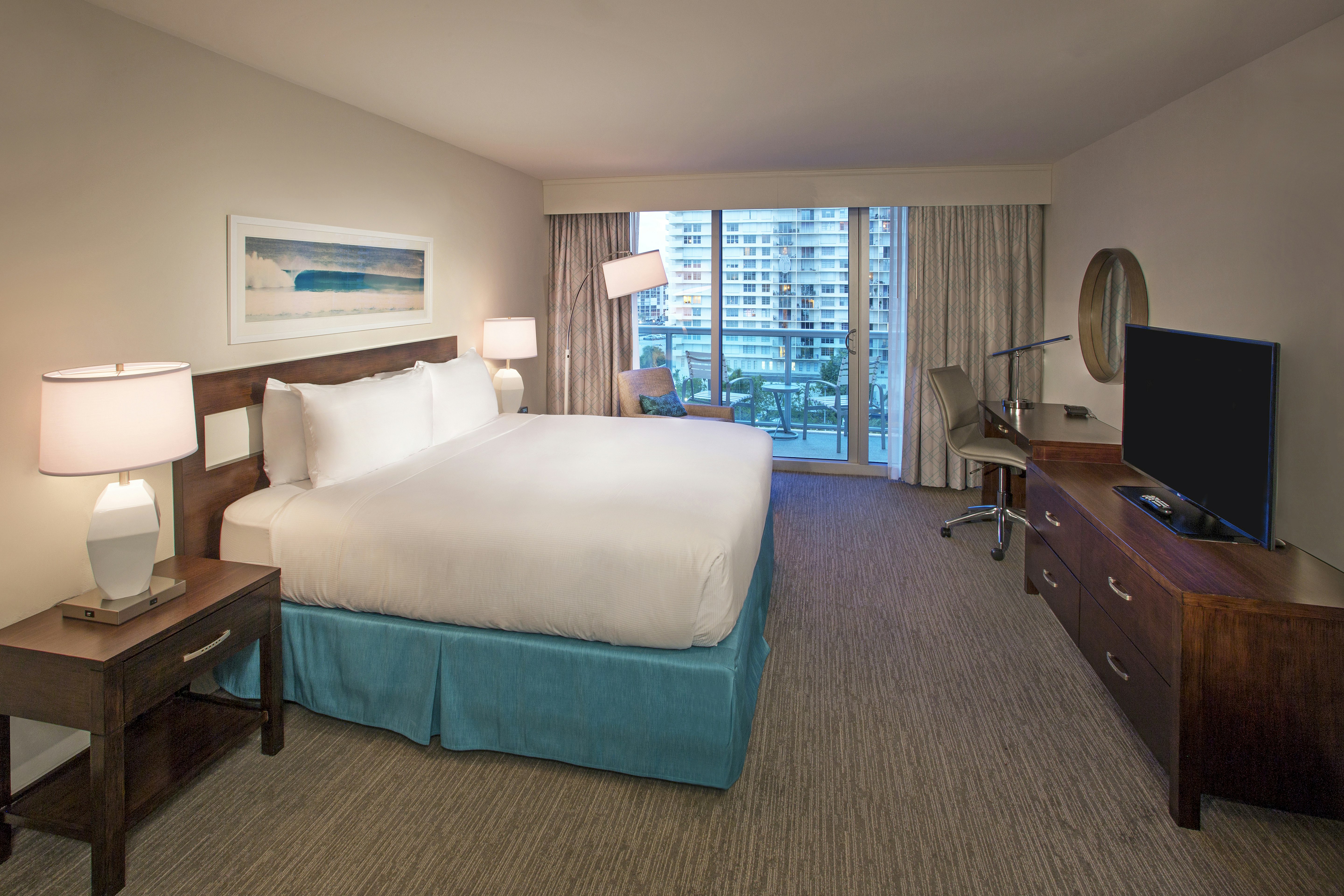 ROOM, KING BED