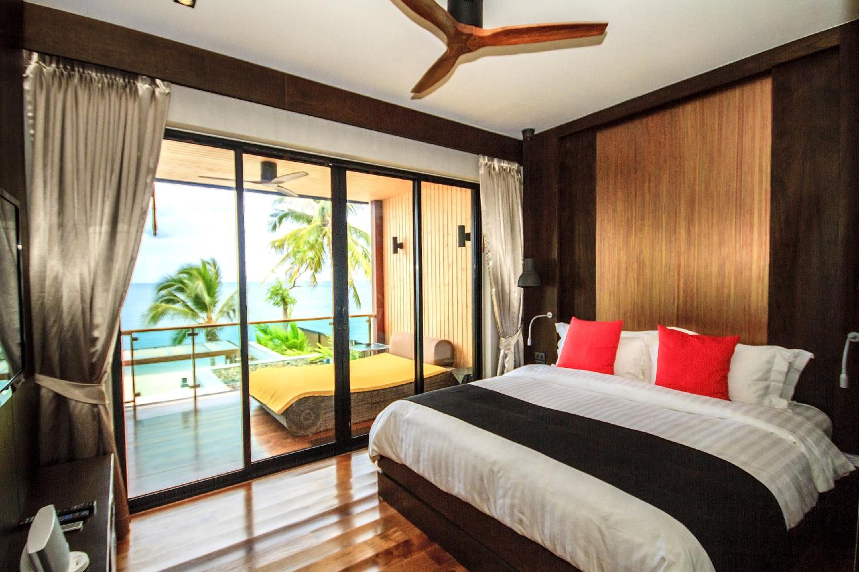 3 Bedrooms, Pool Residence, Beach Front