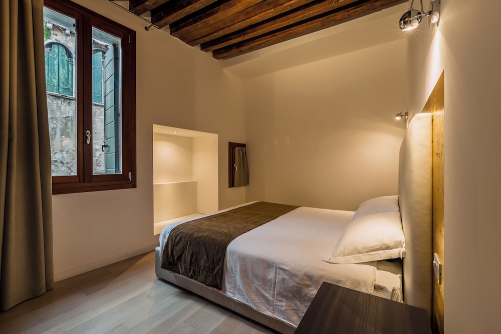 Charming Palace Corte Del Teatro 7/30