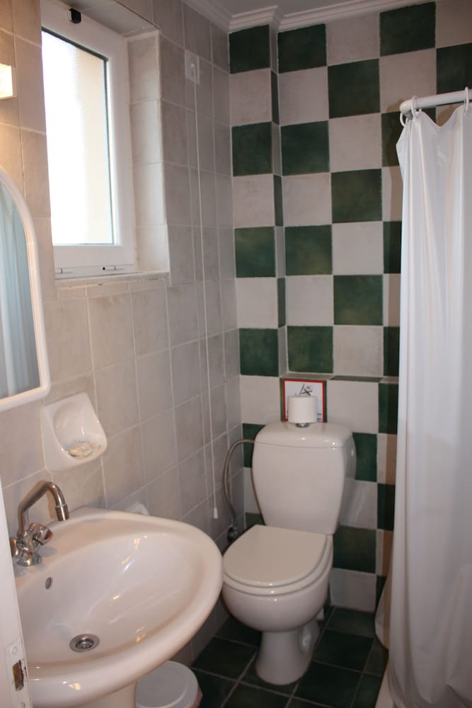 Elanthi Village Hotel 82/85