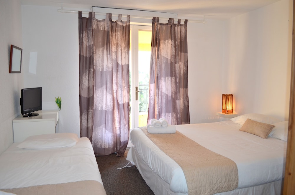 Aiglon Bylitis Hotel 13/66