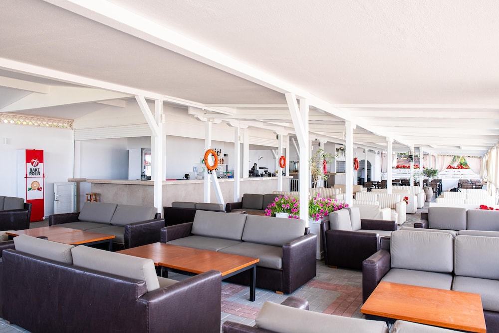 Alexandros Palace Hotel and Suites 63/83