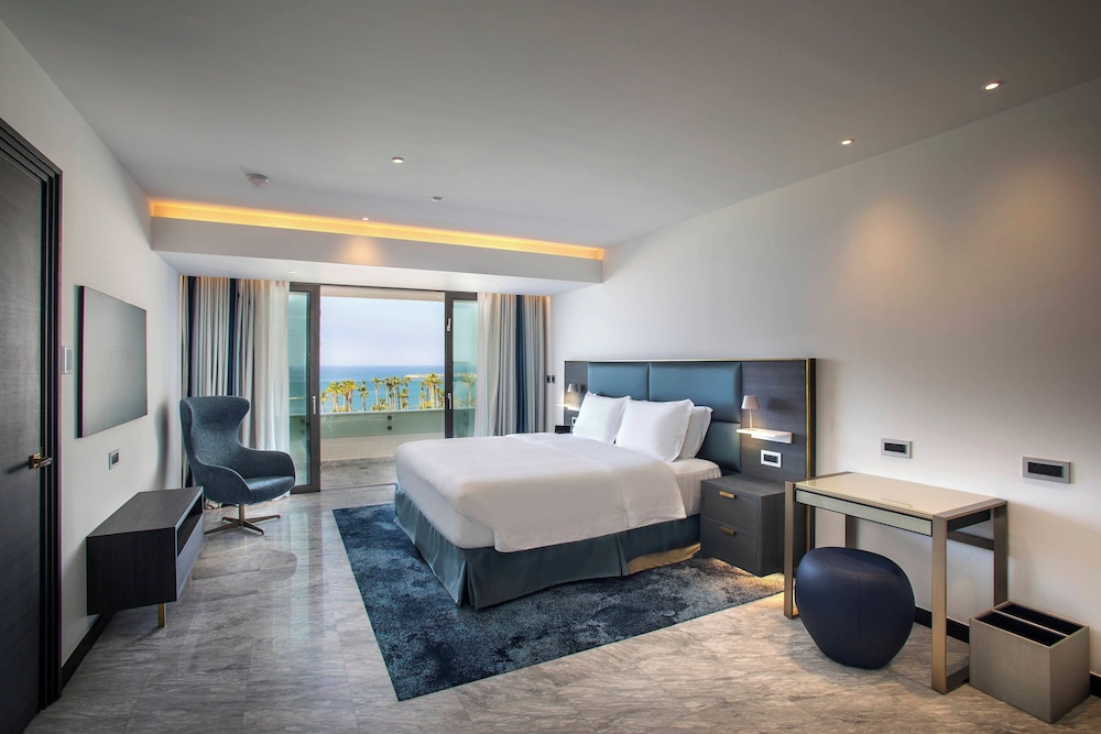1 Bedroom, Suite, King Bed, Sea View, Sofa, Adult Only