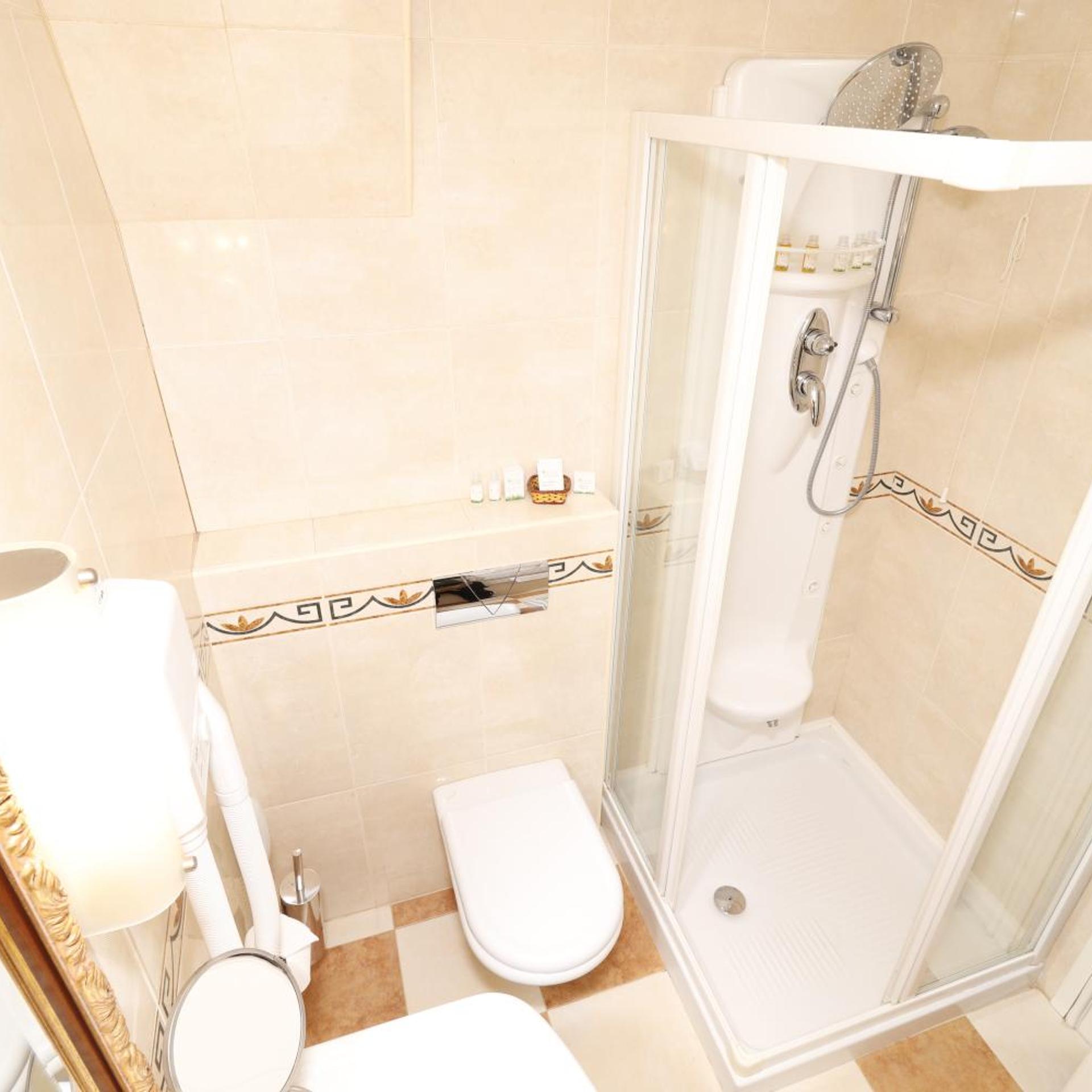 غرفة سوبيريور بسرير مزدوج أو سريرين منفصلين بإطلالة على الحديقة، Garni Hotel Leopold I 3/3