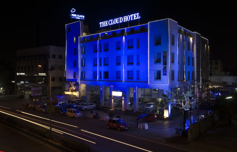The Cloud Hotel 3/49