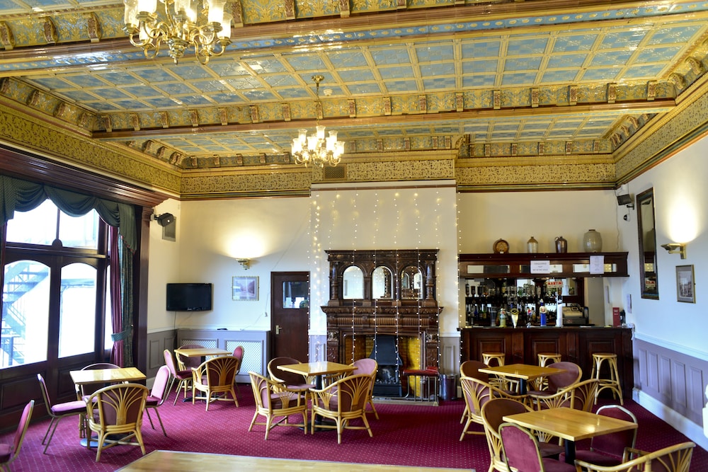 The County Hotel 41/62