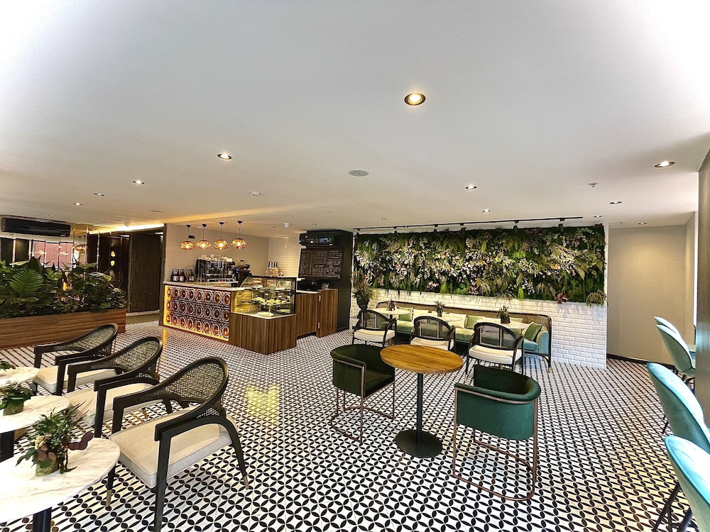 Weingart Hotel 44/52