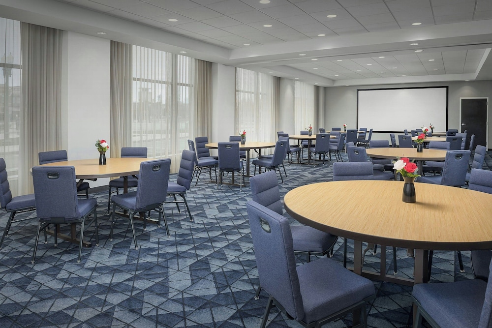 Courtyard Muncie at Horizon Convention Center 50/55