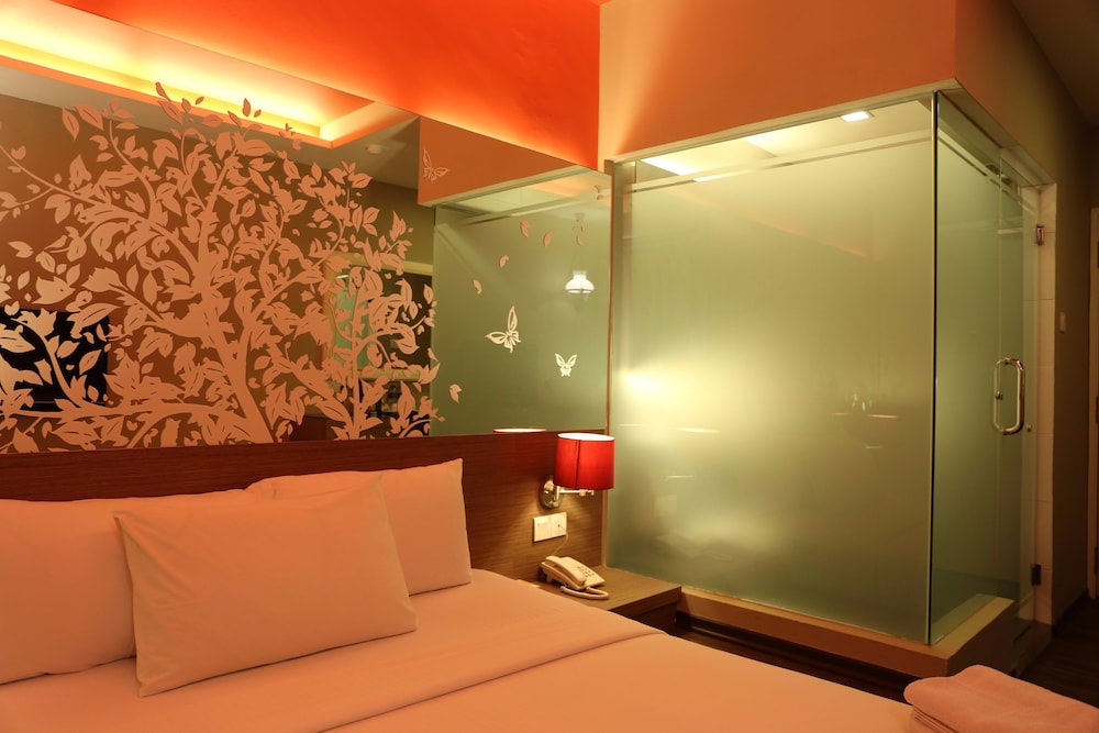 The Grand Jade Hotel 12/59