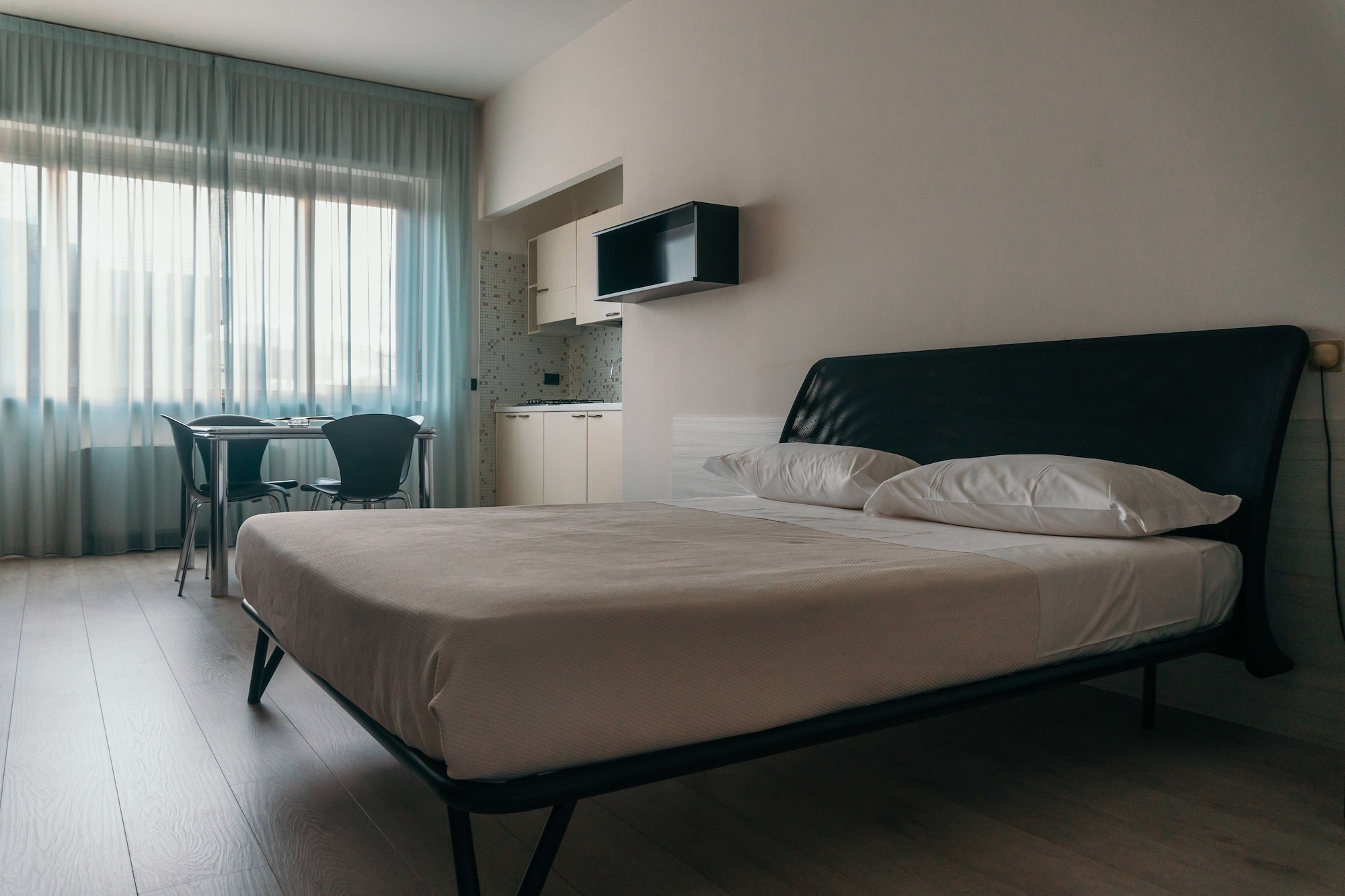 ROOM, SINGLE, SINGLE BED