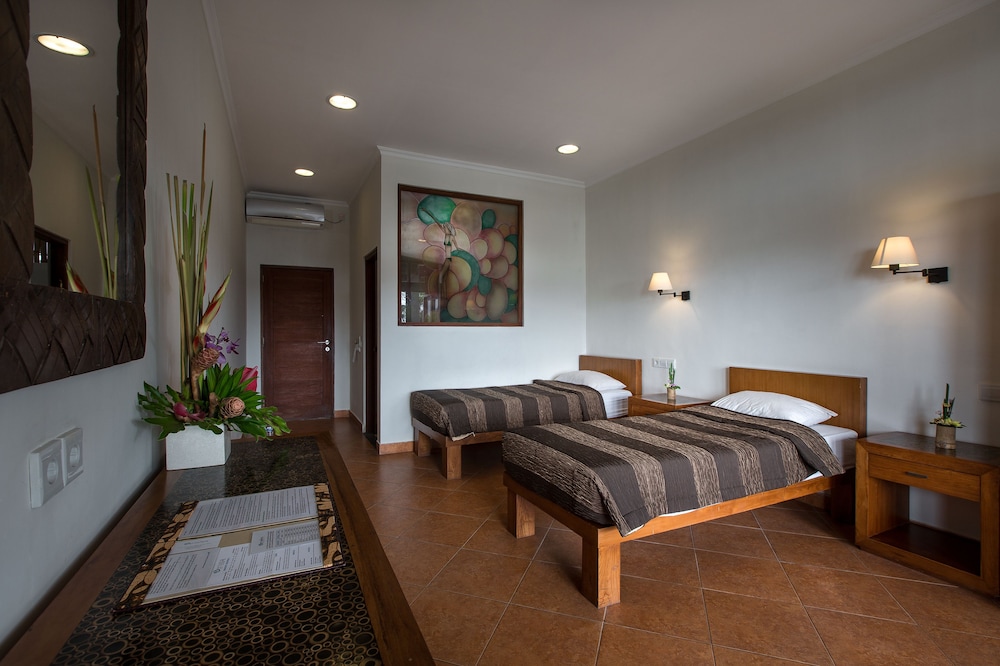 Ecosfera Hotel 9/50