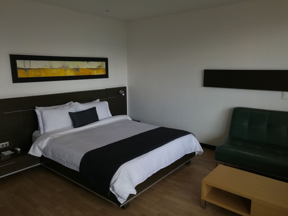 Hotel Sky Medellin 11/55