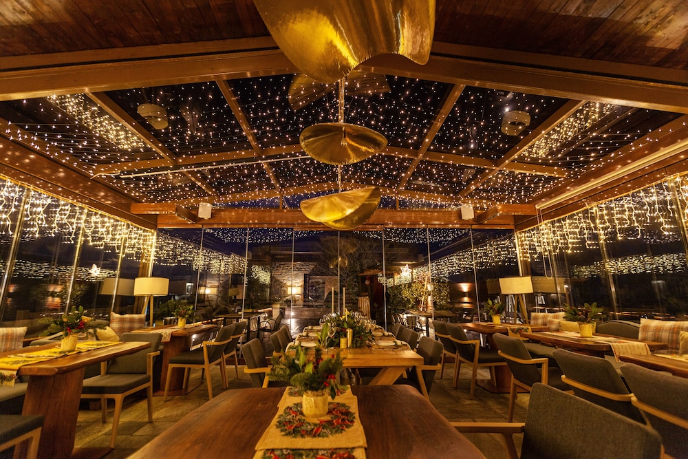 12 Months Luxury Resort 74/88