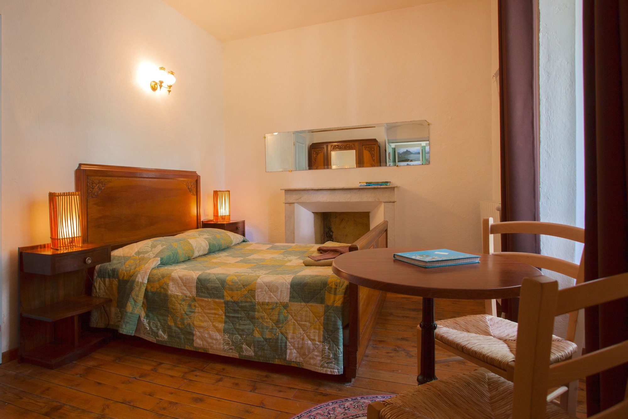 STANDARD, DOUBLE BED, MOUNTAIN VIEW