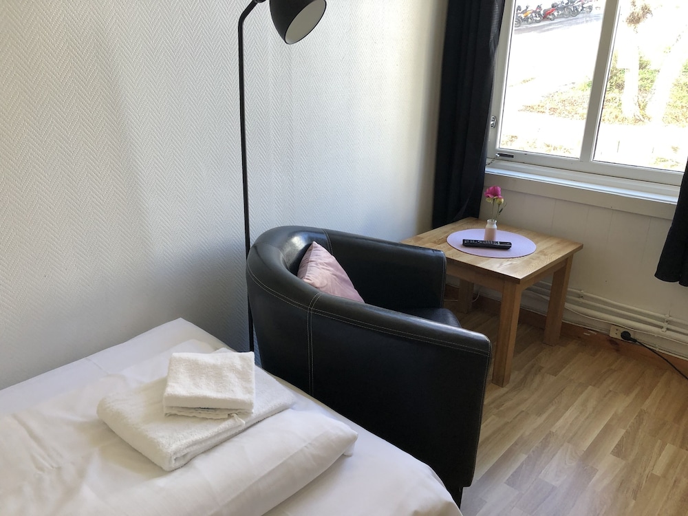 Ami Hotel 8/50