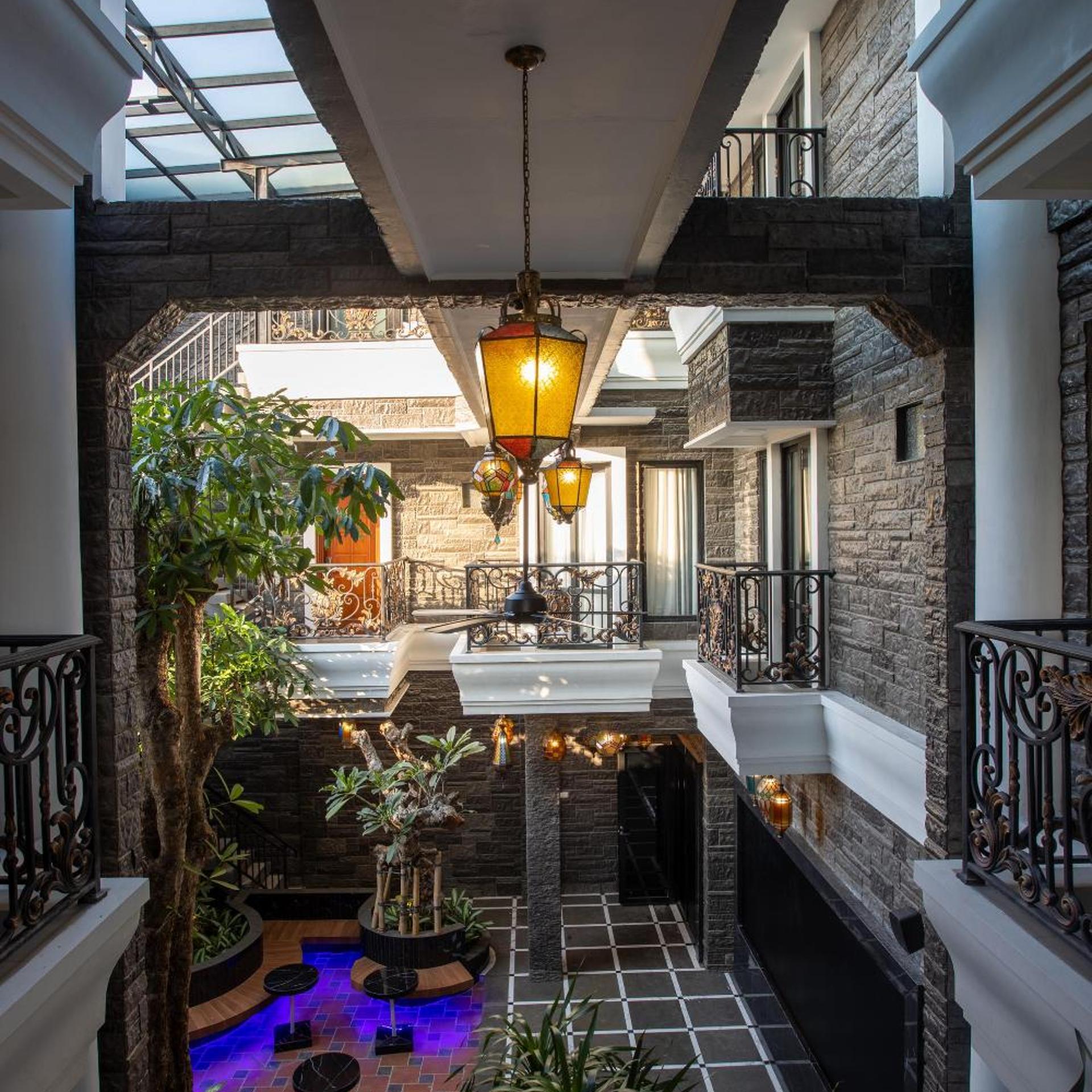 S and F Residence 25/36
