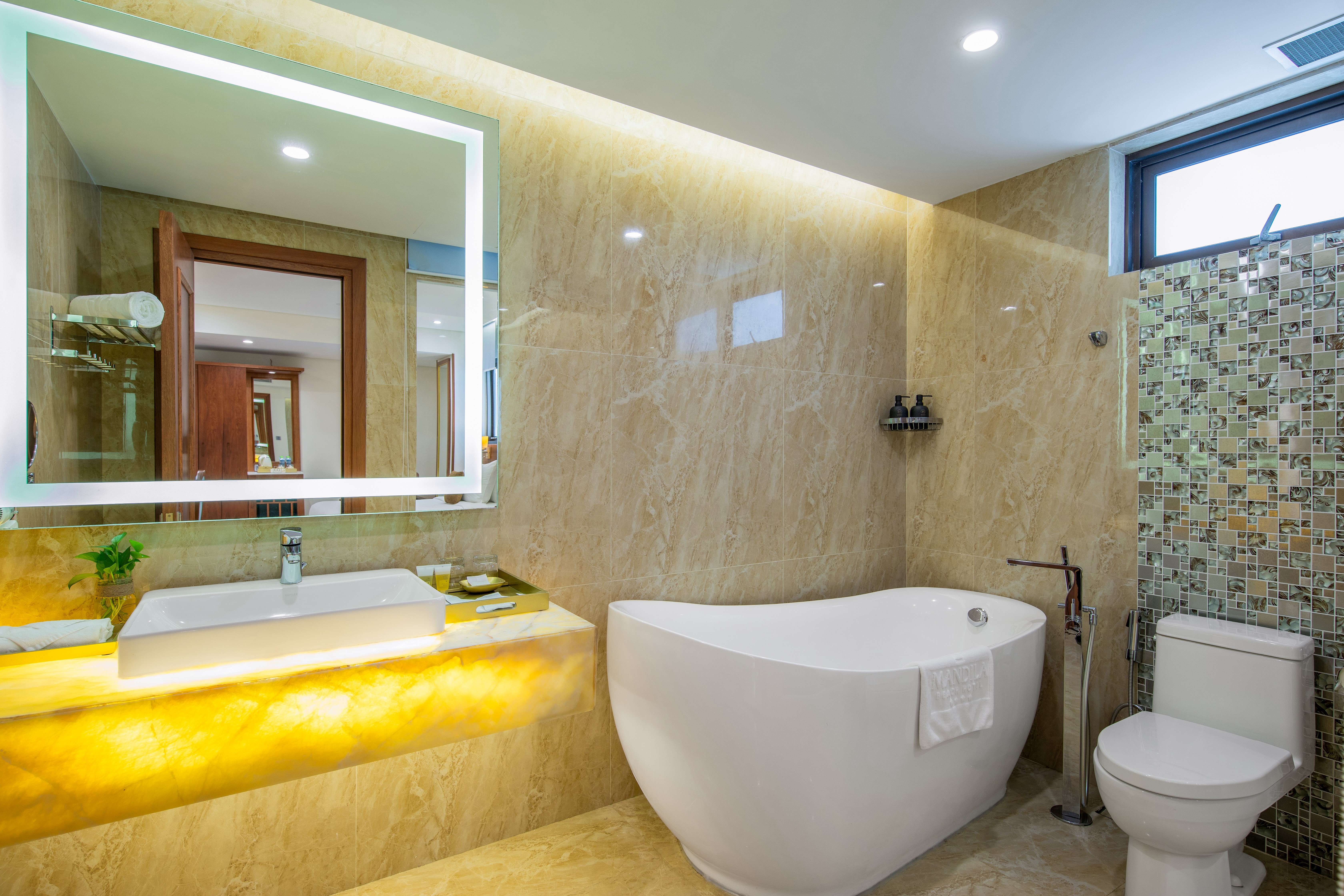 Deluxe, Twin Beds, Mandila Beach Hotel Danang 4/4