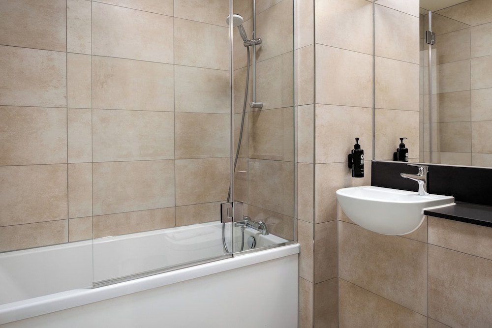 Super 8 by Wyndham Durham 42/44