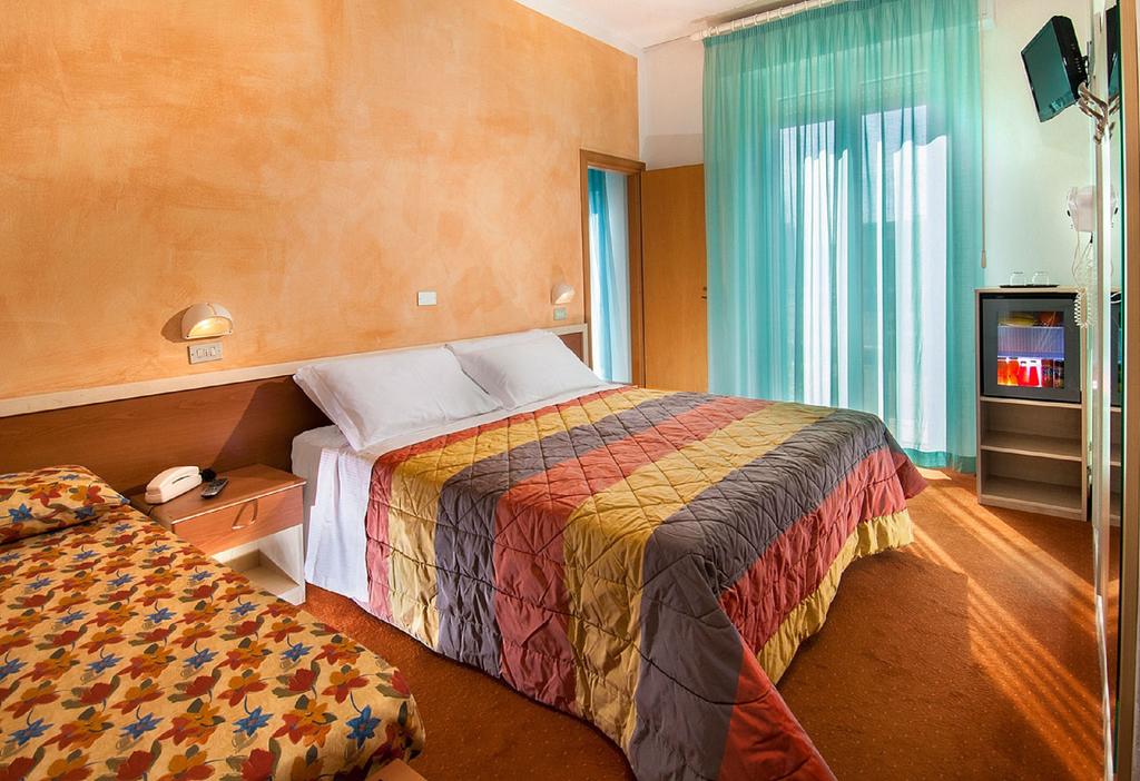 Standard, Double or Twin Bed