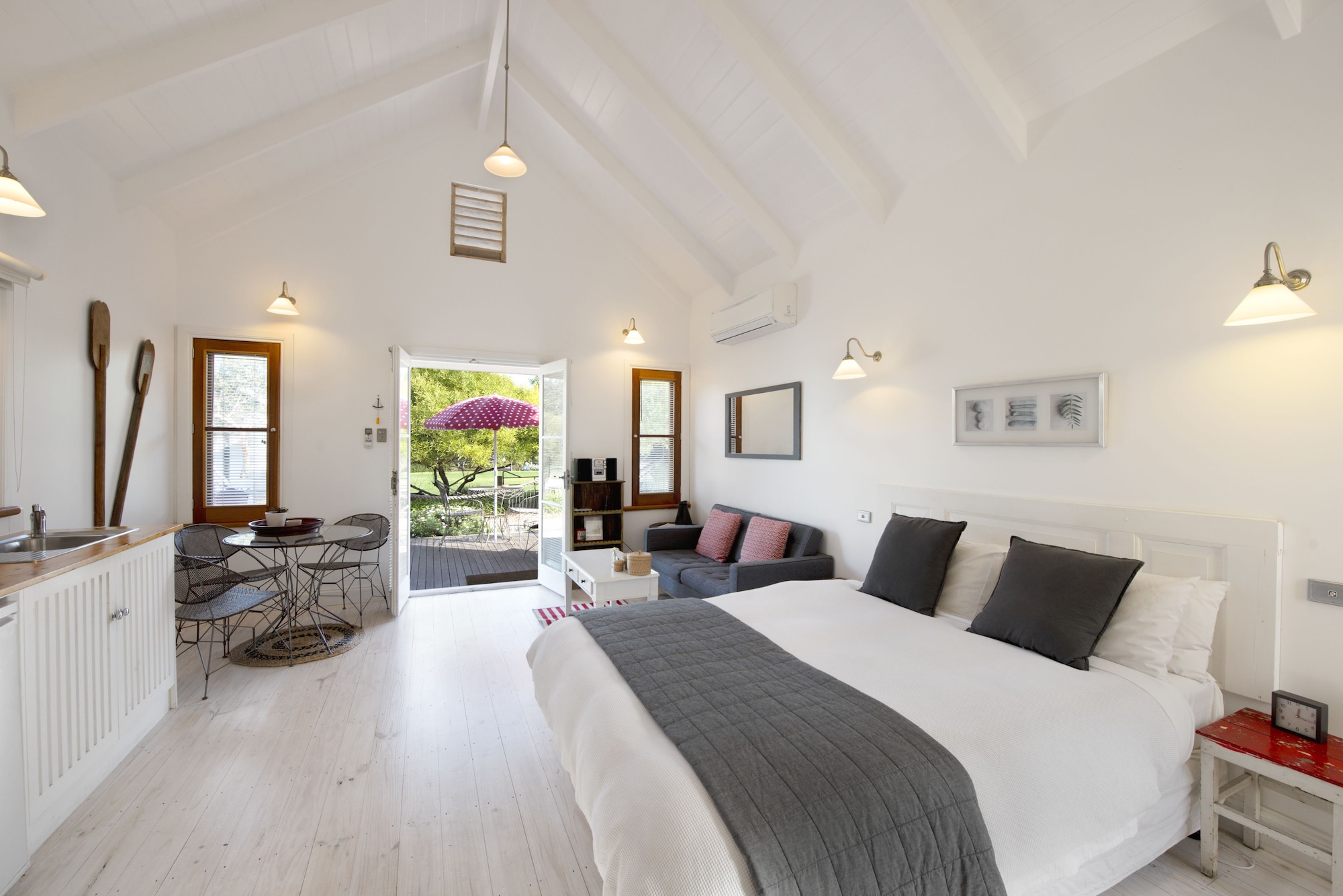 1 Bedroom, Cool, Romantic, Apartment, Queen Bed, Kitchenette