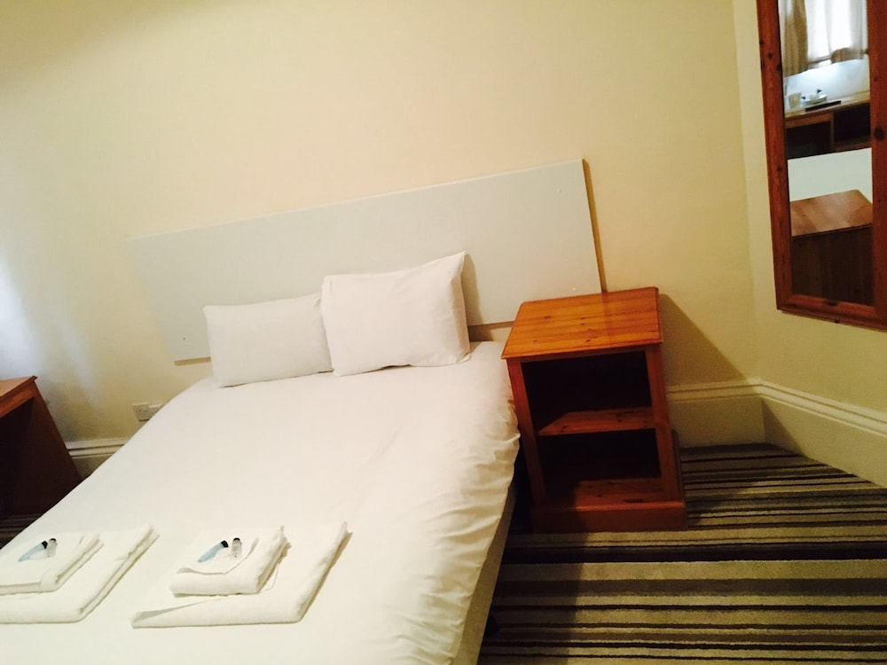 The Tudor House Hotel 7/25