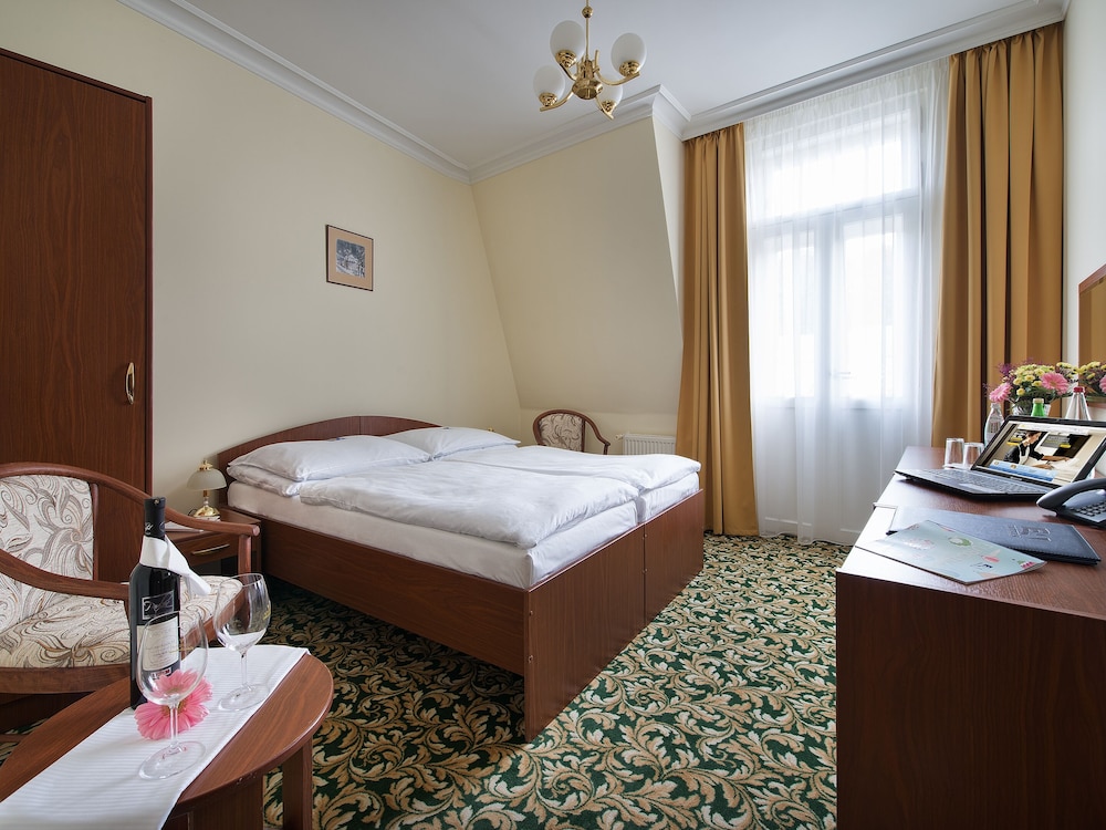 STANDARD, DOUBLE OR TWIN BED
