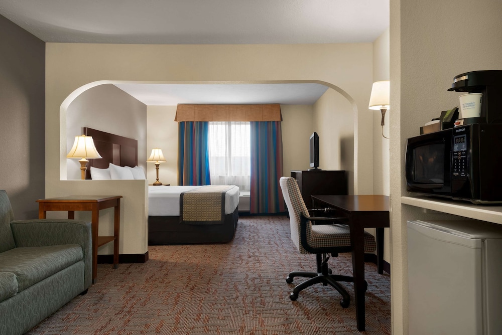 Baymont By Wyndham Belleville Airport Area 31/33