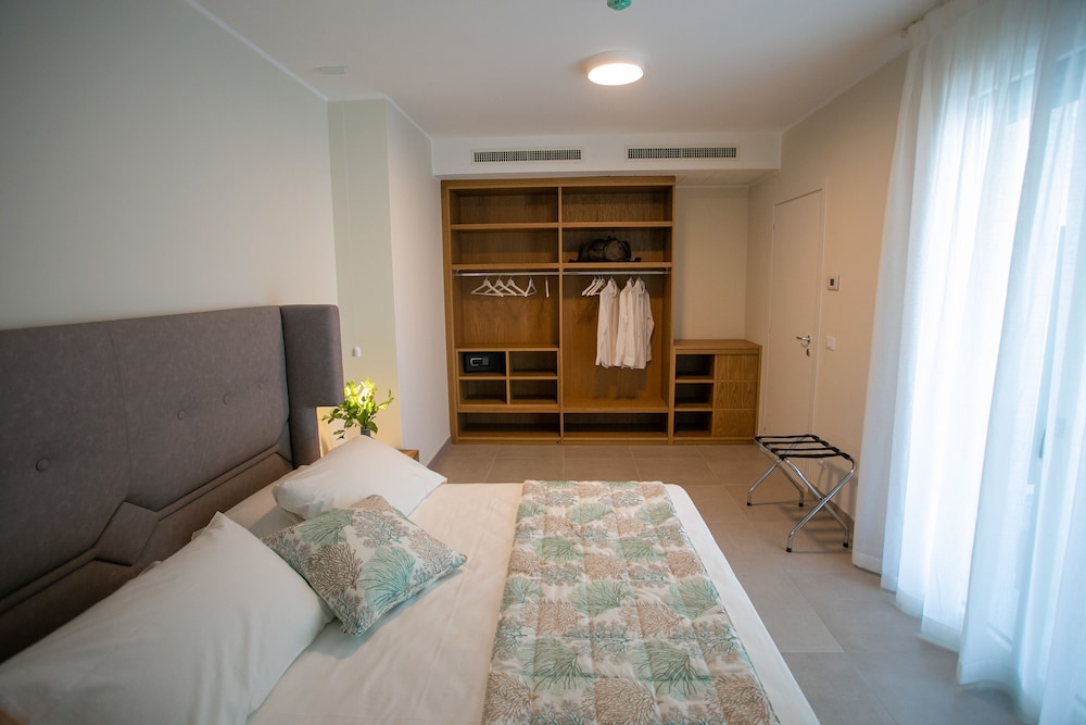 Mosella Suite 12/64