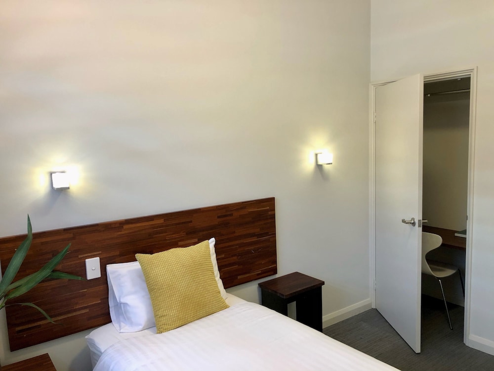 Gallery Hotel 13/71