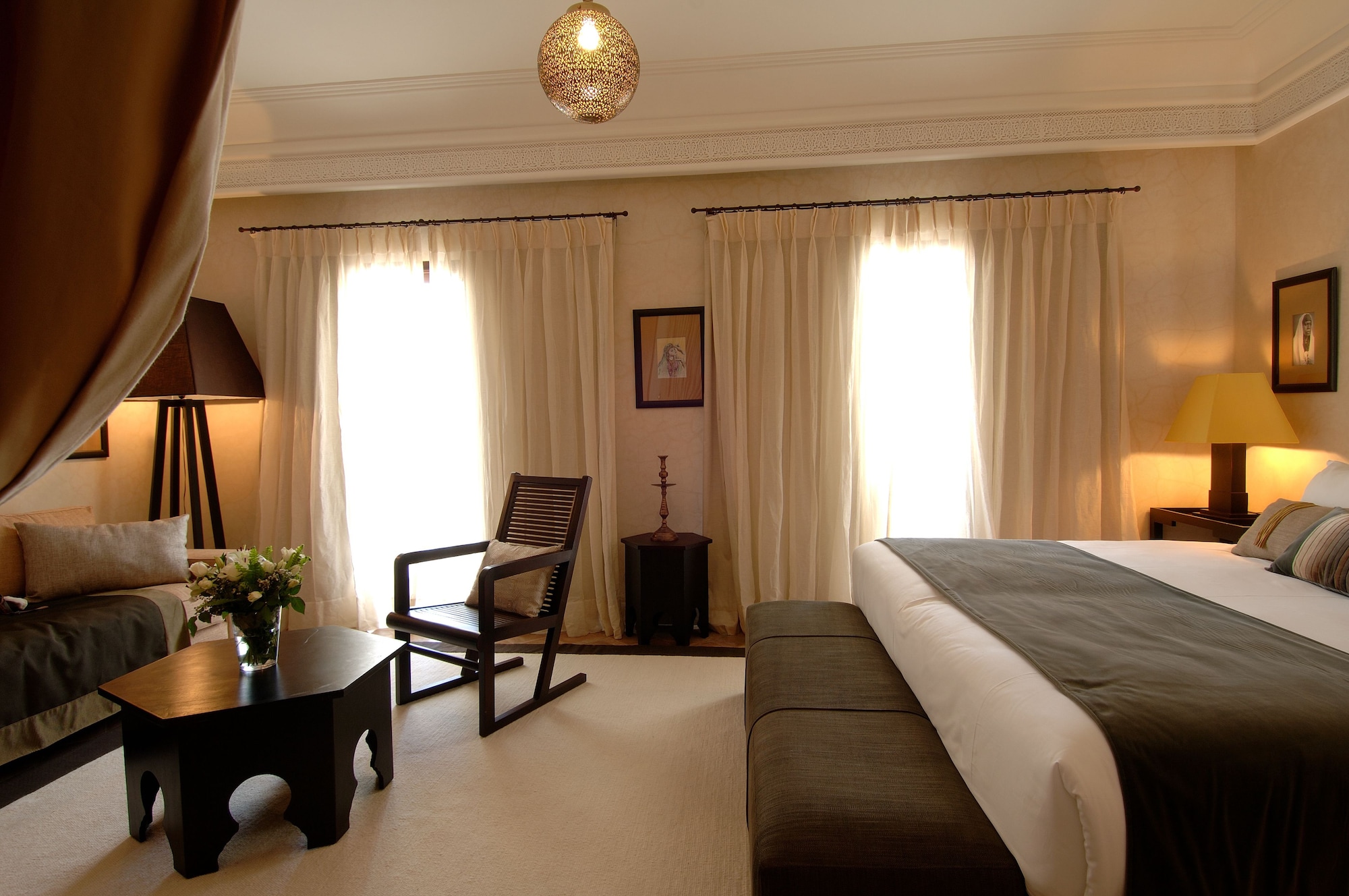 Deluxe, Queen Bed, Lateral Side Sea View