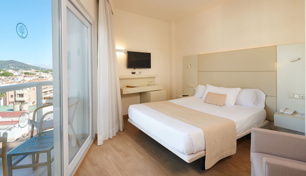 ROOM, TRIPLE, BALCONY