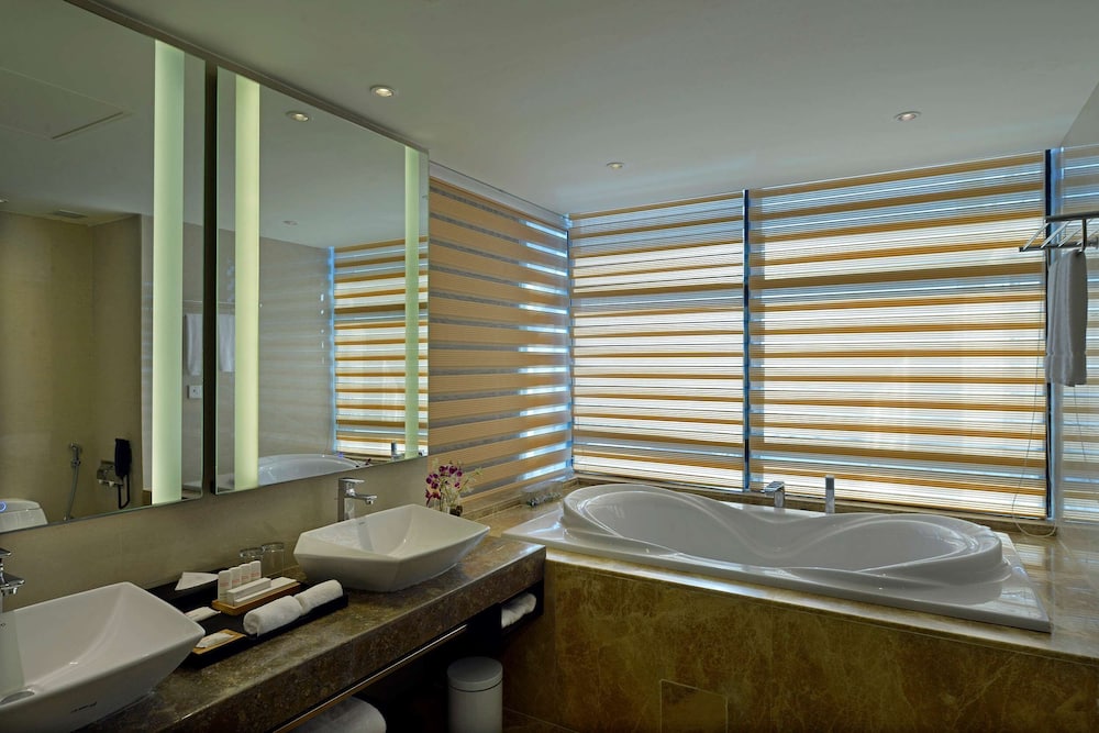 Radisson Blu Chattogram Bay View 68/70