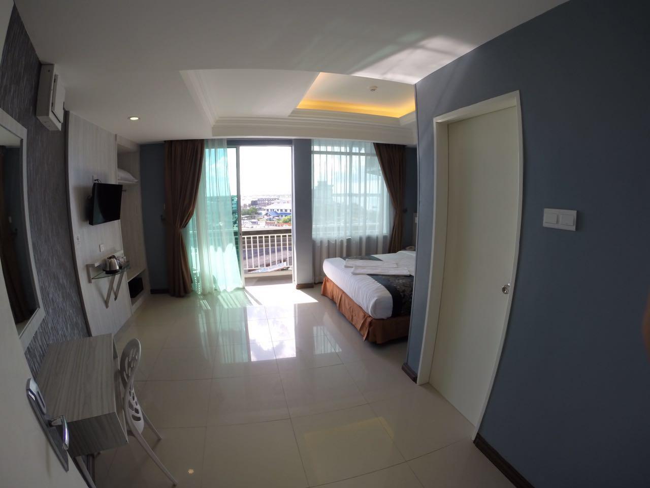 Pacific Inn 16/21