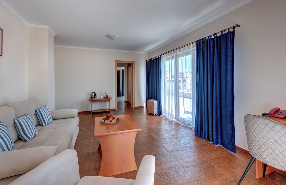 Amon Ra Family Hotel 24/35