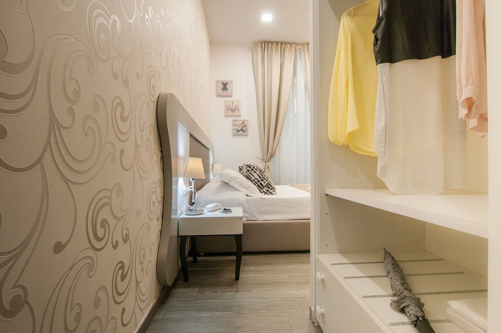Elenoire Rooms & Suite 43/48