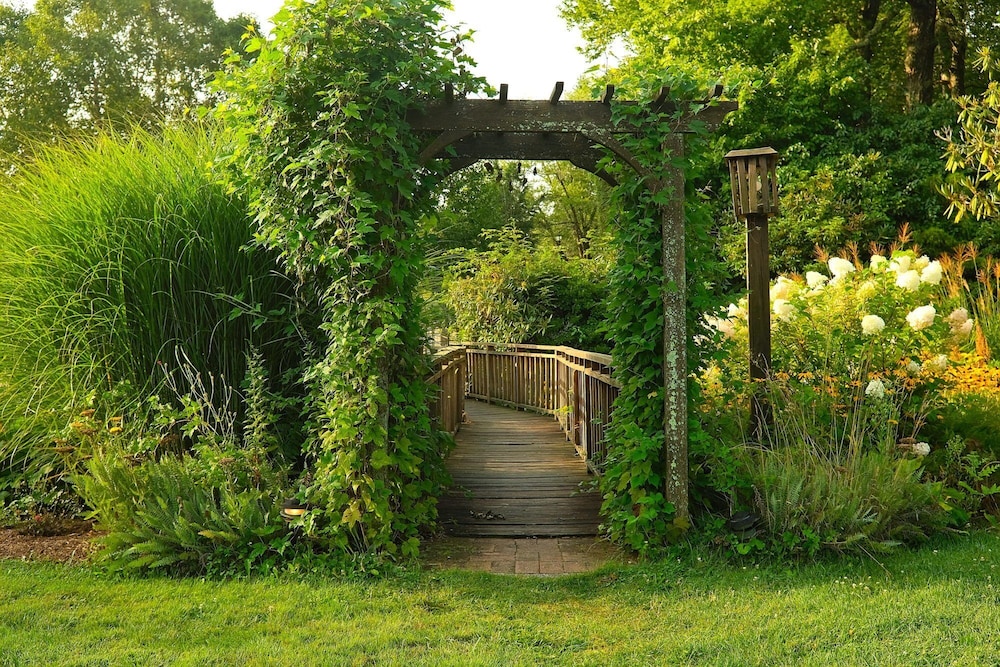 Azalea Garden Inn 42/50