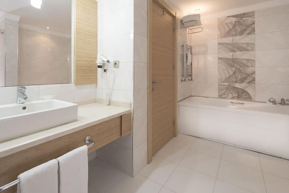 Korel Thermal Resort Clinic & Spa 51/53