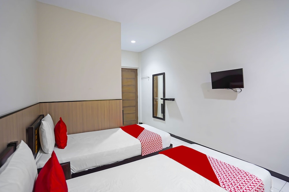 Room at OYO 91710 Hotel Anugerah, JEMBER