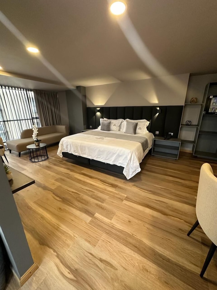 Giluxe Hotel Pereira 13/36