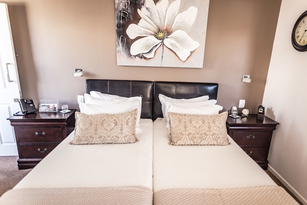 Point B Guest House 32/75