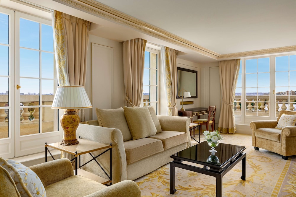 Shangri-La Paris 53/81