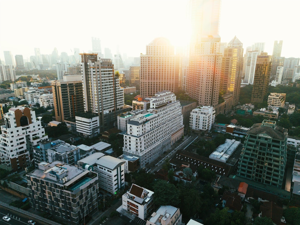 Radisson Hotel Chateau de Bangkok 42/48