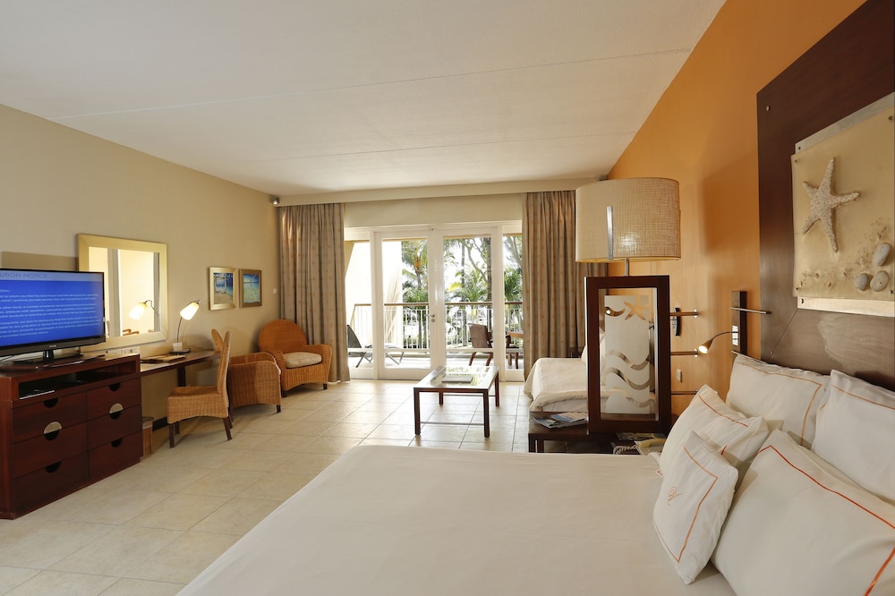 Victoria Beachcomber Resort and Spa 34/54